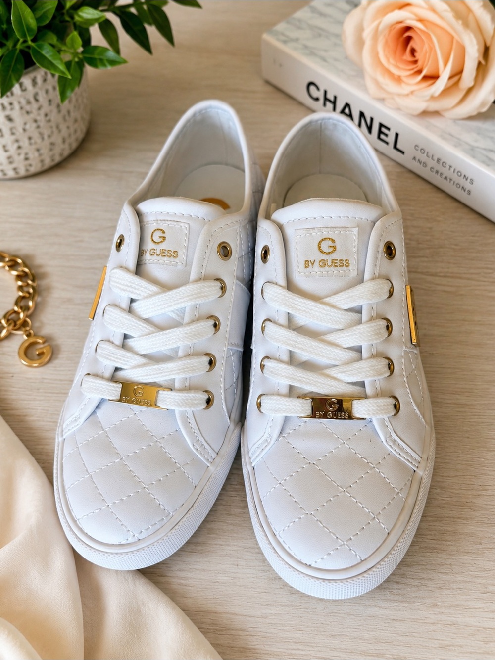 NWOT GUESS Quilted White Gold Logo Sneakers Low Top Casual Shoes 6.5